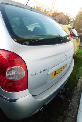 A Citroen Picasso, Registration AJ05 WKY, petrol, four door, silver, MOT expired June 2019, one key, last known mileage June 2018 45,403. - 5