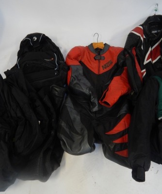 A quantity of motorcycle leathers, Akido jacket, Vipor jacket, black leather trousers, Cameron rucksack, etc. (a quantity) - 3