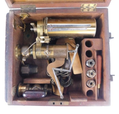 An Elliott Brothers Steam Engine Indicator, with accessories in a wooden chest by Elliott Bros, London. - 2