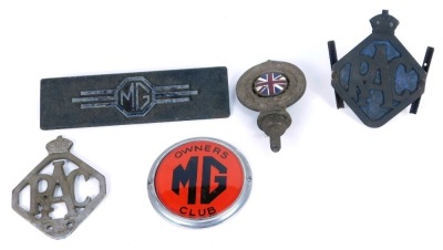 A group of engine and other car badges, comprising an Engine Owners Club badge, MG owners club badge, MG car mounted rectangular plaque, two RAC badges and a Royal Automobile Club Association Union Jack enamel car badge. (5)