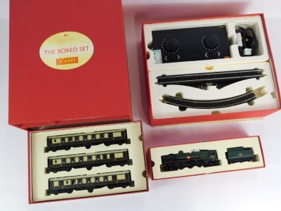 A Hornby OO gauge Venice Simplon Orient Express, containing a BR4-6-2 "United States Line" Merchant Navy Class locomotive, R1038, boxed. - 2