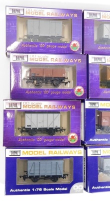 Dapol OO gauge diecast box and bed vans, other wagons, etc., all boxed. (12) - 2