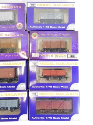 Dapol OO gauge diecast box and bed vans, other wagons, etc., all boxed. (12) - 4