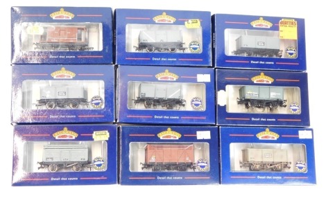 Bachmann OO gauge diecast wagons and vans, all boxed. (9)