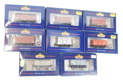 Bachmann OO gauge diecast wagons and flatbeds, all boxed. (8)
