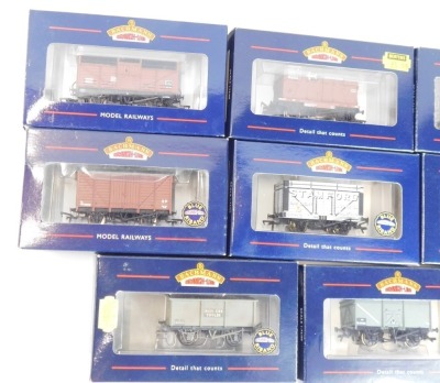 Bachmann OO gauge diecast wagons and flatbeds, all boxed. (8) - 2