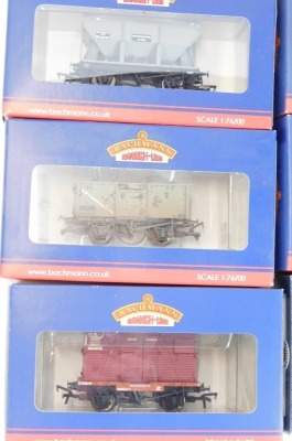 Bachmann OO gauge diecast wagons and flatbeds, all boxed. (9) - 2