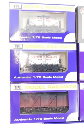 Dapol OO gauge diecast wagons and tankers, all boxed. (11) - 2
