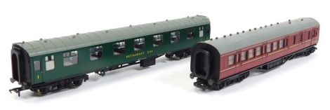 A Bachmann OO gauge corridor second brake coach, BR maroon, 34-225, a restaurant car, green livery, 39-253-PO35, both boxed. (2)