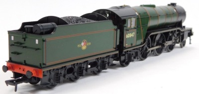 A Bachmann Branchline OO gauge Gresley Class V2 locomotive St Peter's School, 60847, BR lined green late crest, 2-6-2, 35-202. - 3