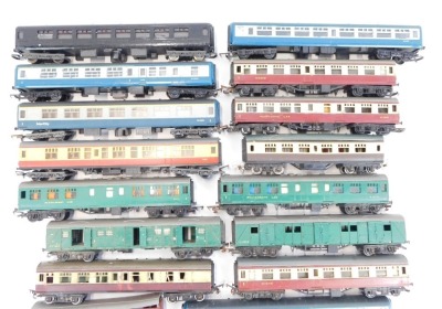 Tri-ang, Lima and other diecast coaches, various liveries. (2 boxes) - 2