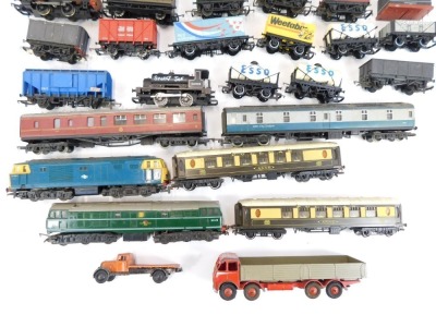 A Hornby diecast OO gauge diesel locomotive, together with coaches, wagons, tankards, etc. (2 trays) - 3