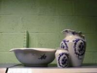 A Victorian flo-blue Toilet Set