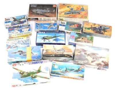 Hasegawa models of fighter and bomber planes and a tank, all boxed. (1 box)