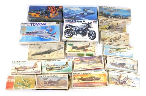 Hasgewa, Tamiya and other models of fighter aircraft, bombers and a motorbike, all boxed. (1 box)