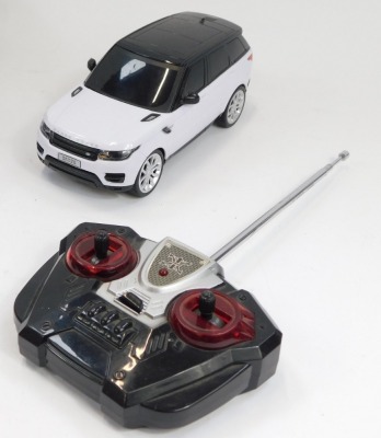 A Rastar remote controlled BMW I8, scale 1:14, together with a Gianfengyuan Toys Company Limited remote control model of a 2014 Range Rover Sport, both with controllers. - 3