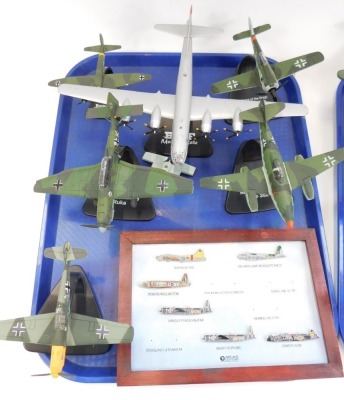 Diecast models of World War II fighter and bomber planes, a Lockheed SR 71 Blackbird, all on plastic mounted stands, together with Atlas Editions, badges of various aircraft. (2 trays) - 2