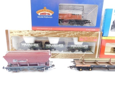 Hornby and Bachmann OO gauge rolling stock, including 14 ton tank wagon Esso, Queen Mary brake van, BR Bauxite, Coal Traders Classic East Midlands set of three coal wagons, etc. (1 tray) - 2