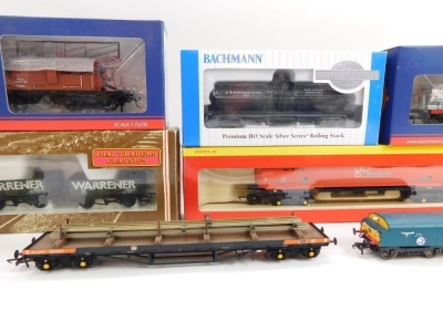 Hornby and Bachmann OO gauge rolling stock, including 14 ton tank wagon Esso, Queen Mary brake van, BR Bauxite, Coal Traders Classic East Midlands set of three coal wagons, etc. (1 tray) - 3