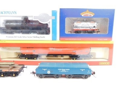 Hornby and Bachmann OO gauge rolling stock, including 14 ton tank wagon Esso, Queen Mary brake van, BR Bauxite, Coal Traders Classic East Midlands set of three coal wagons, etc. (1 tray) - 4