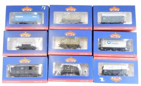 Bachmann Branchline OO gauge rolling stock, including GWR shunter truck, 38-679, 8 ton cattle wagon, 37711C, 16 ton mineral wagon, 37-253B (weathered), etc. (9)