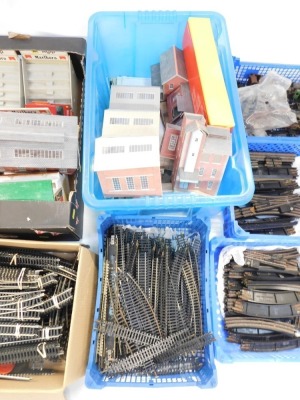 OO gauge track, points, Trix twin railway track, tin plate clock work locomotive spares, etc. (a quantity) - 3