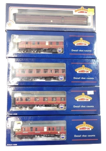 Bachmann Branchline OO gauge coaches, comprising 34654 63ft Thompson BG full brake, maroon, 39-176A BR MkI full brake BG maroon, 39026B BR MkI corridor SK maroon, 39-251 BR MkI RFO restaurant car, maroon, and 39-076A BR MkI brake corridor BSK maroon. (5)