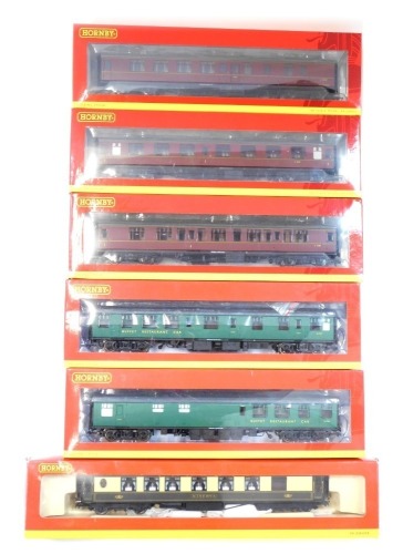 Hornby OO gauge coaches, comprising R4972 BR MkI restaurant buffet coach, R4972A BR MkI restaurant buffet coach, R4162 Pullman 1st Class Parlour car, R4784 BR MkI corridor composite coach, R785, BR MkI corridor brake 2nd Class coach, and R4789 BR MkI 1st