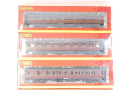 Hornby OO gauge coaches, comprising R4972 BR MkI restaurant buffet coach, R4972A BR MkI restaurant buffet coach, R4162 Pullman 1st Class Parlour car, R4784 BR MkI corridor composite coach, R785, BR MkI corridor brake 2nd Class coach, and R4789 BR MkI 1st - 2