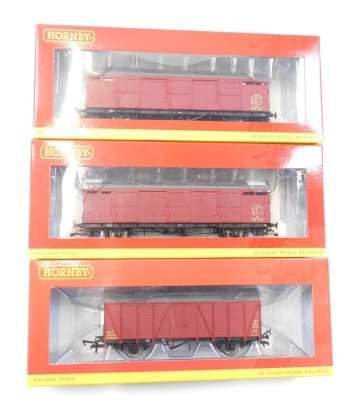 Hornby OO gauge rolling stock, to include R6683A BR LNER extra long CCT van, R66383C BR LNER extra long CCT van, R6683B BR LNER extra long CCT van, etc. (6) - 2