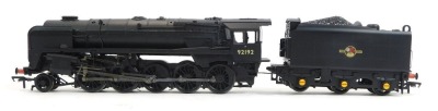 A Bachmann Branchline OO gauge Class 9F Standard locomotive, 92192, D4/chimney, BR black late crest, with BR 1F tender, 2-10-0, 32-851.