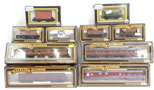 Mainline by Palitoy OO gauge rolling stock, to include coaches, wagons, etc. (a quantity)