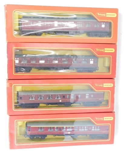 Tri-Ang Hornby OO gauge coaches, comprising R728 brake 2nd coach, R422 1st and 2nd composite coach, maroon with seats, R727 composite coach, blue with seats, and R799 Buffet car, blue. (4)