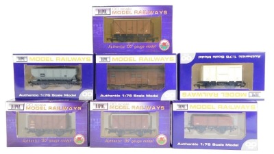 Dapol OO gauge rolling stock, comprising B345 BR Banana van, B373 BR Bauxite vent van, A003 unpainted 21 ton hopper wagon, A001 unpainted five plank open, A006 unpainted one door vent van, B373A BR Bauxite vent van, and B342W. (7)