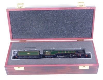 A Bachmann Branchline OO gauge Class A2 locomotive, 60532 Blue Peter, BR Brunswick Green with late crest, 4-6-2, in wooden display box, 20-2009.