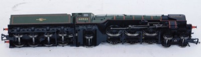 A Bachmann Branchline OO gauge Class A2 locomotive, 60532 Blue Peter, BR Brunswick Green with late crest, 4-6-2, in wooden display box, 20-2009. - 2