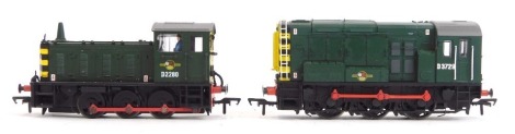 Two Bachmann Branchline OO gauge diesel shunters, comprising 32-101 08 diesel shunter D3729, BR green, and 31-337 04 diesel shunter D2280, BR green. (2)