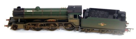 A Hornby OO gauge Class B17/6 locomotive Manchester United, 61662, BR lined green (weathered edition), 4-6-0, R3163, limited production of 750.