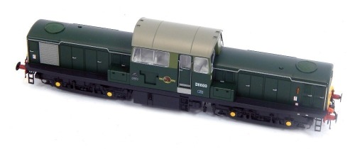 A Heljan OO gauge Class 17 diesel locomotive D8800, BR green with small yellow panels, 1714.