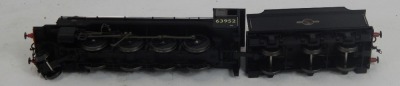 A Heljan OO gauge Gresley Class 02 locomotive, 63952, BR black, 2-8-0, 6603913. - 2