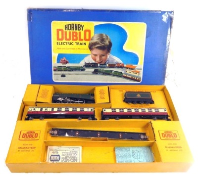 A Hornby Lunda-Wunda dining OO gauge tin plate electric train set, boxed, with locomotive, Mallard, tender, two carriages and one piece of track. (box AF)