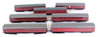 Seven Hornby OO gauge coaches, boxed, comprising a BR Gresley Suburban lavatory composite coach, E88046e, R4521a, BR Gresley suburban third class brake coach E86156e, R4522a, BR Gresley Suburban third class coach, E82288e, R4675, BR Gresley suburban third