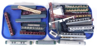 A Bachmann OO gauge diesel locomotive D20, Lima diesel locomotive Alycidon D9009, and a Hornby diesel locomotive D7063, and a quantity of OO gauge carriages. (3 trains and 2 trays) - 2