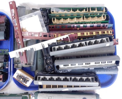 A Bachmann OO gauge diesel locomotive D20, Lima diesel locomotive Alycidon D9009, and a Hornby diesel locomotive D7063, and a quantity of OO gauge carriages. (3 trains and 2 trays) - 3