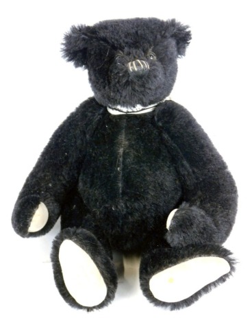 A Deans Limited Bear Collection collector's bear Dwight, no.97/200, 27cm high.