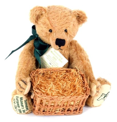 A Herman Sonneberg Museum bear for 2002, with wicker carry basket, 23cm high.