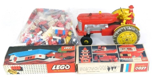 Auctioneer announce - withdrawn pre sale by vendor.Loose Lego bricks, Lego set 324 and 313, and a reversible tin plate tractor. (4)