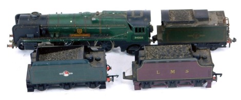 A Hornby OO gauge locomotive Barnstable, green livery, 4-6-2, R34005, with two additional tenders. (4)