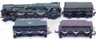 A Hornby OO gauge locomotive Barnstable, green livery, 4-6-2, R34005, with two additional tenders. (4) - 3