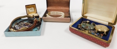 Silver and costume jewellery, including brooches, wristwatches, necklaces, together with pen sets, banknotes, etc. (a quantity) - 13